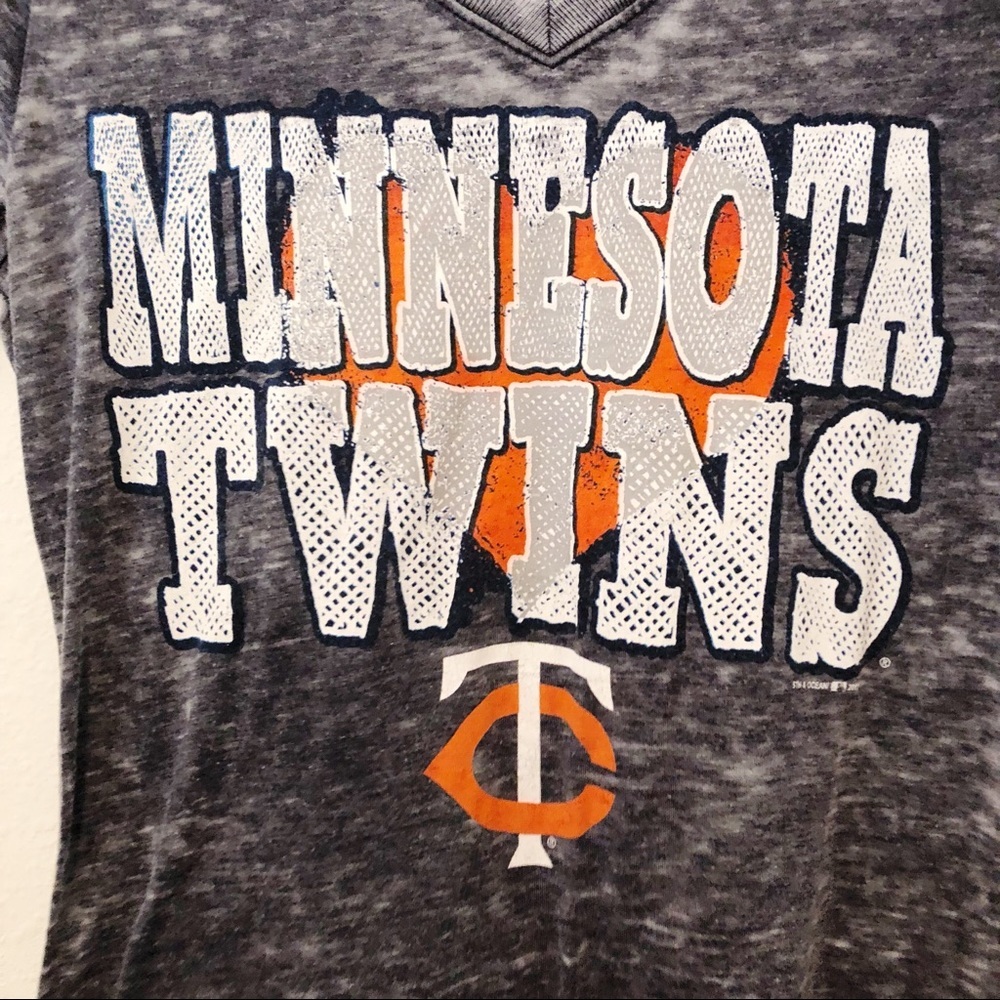5th & Ocean Minnesota Twins Baseball Gray Burnout Tee Shirt Graphic V-Neck - Picture 2 of 4